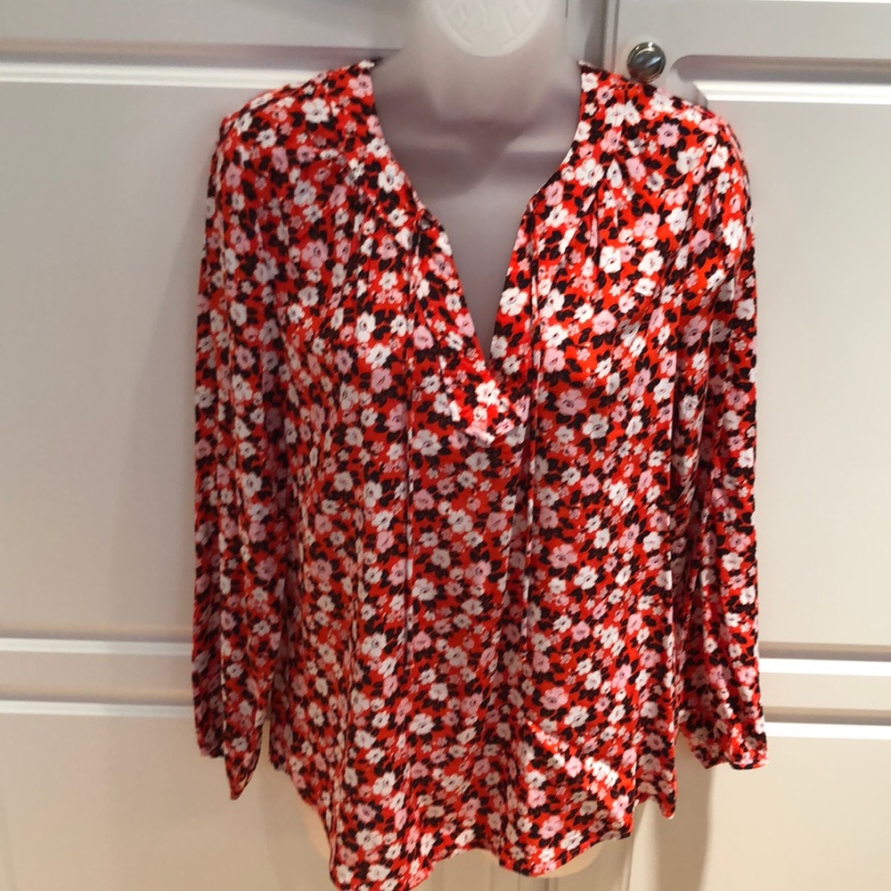 NWT Old Navy floral print blouse. Size S